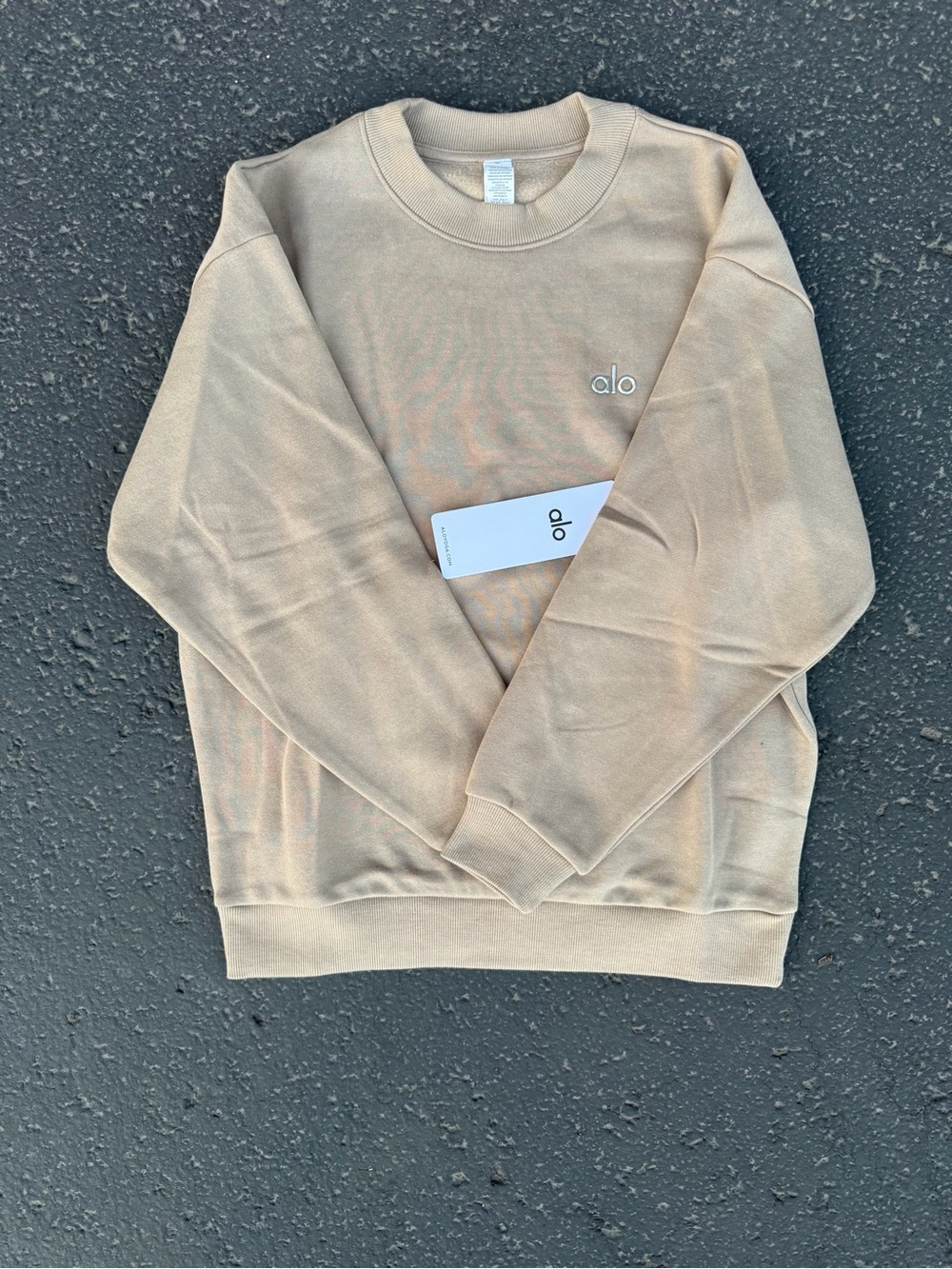 ALO Yoga  Crewneck Sweatshirt in Tan